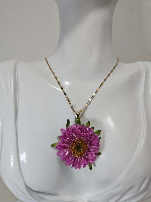 Collar Flor de Aster Rosada