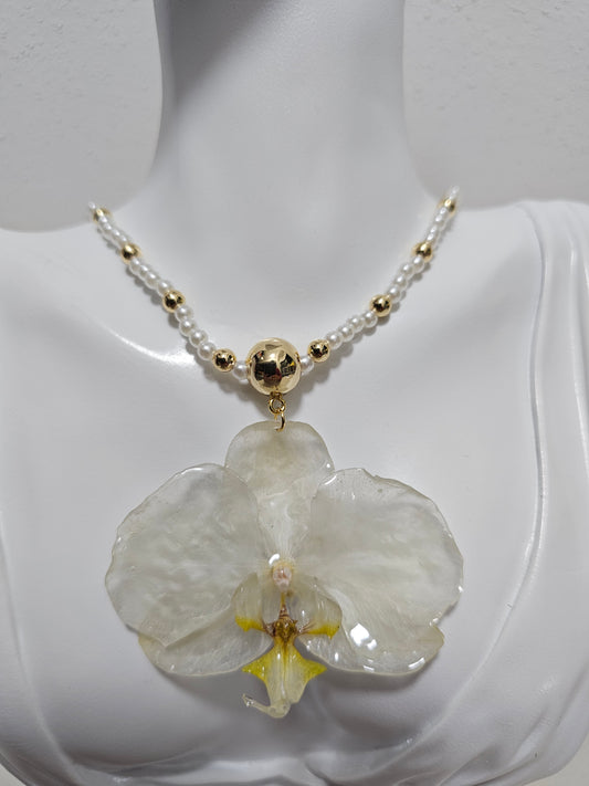 Collar Orquidea Blanca