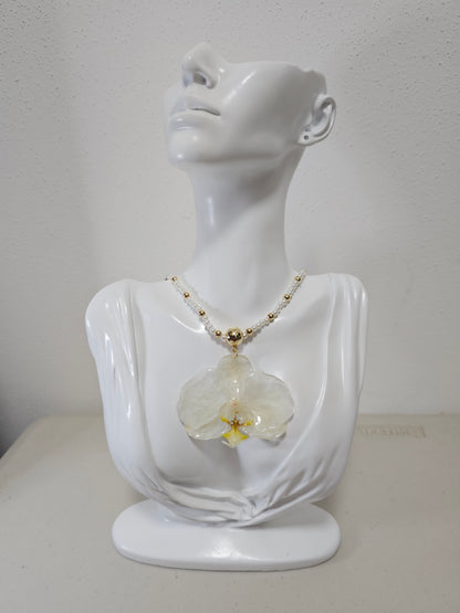 Collar Orquidea Blanca